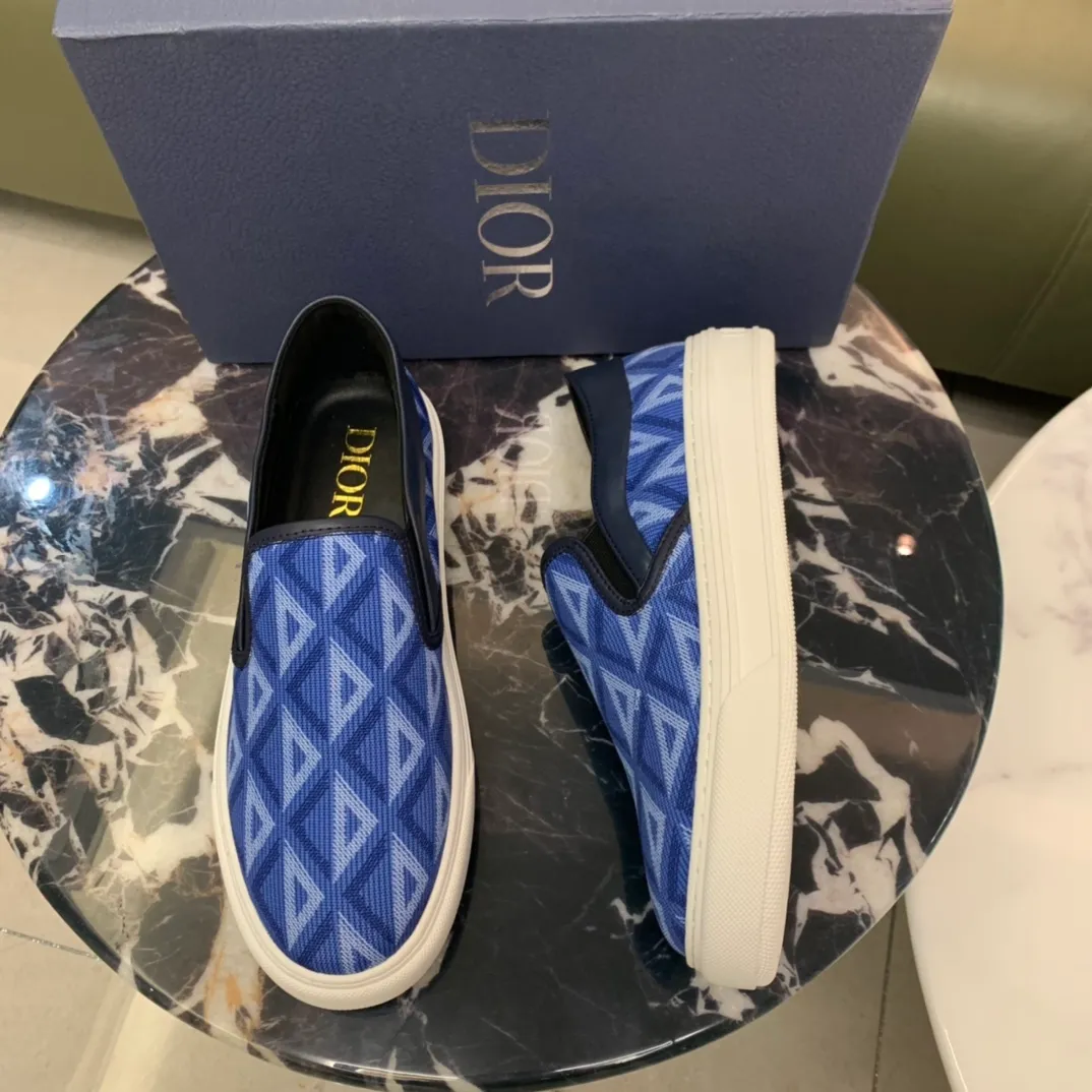 Factory price 340, Dior series casual shoes 👟🔥🕷🕷【Dior】Dior New casual men's shoes are launched in Hong Kong counters. Official website 1:1 production. Original Italian materials. Designed by European and American masters. Perfect shape to create counter quality, solid color rubber wear-resistant outsole and classic dazzling head! Super versatile and very comfortable. High-end without losing taste, fashionable and novel! ! Absolute focus! Code number: 38-45